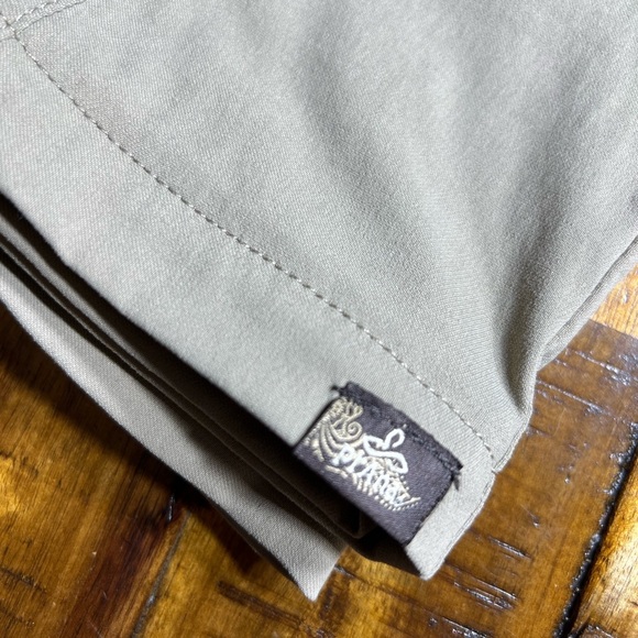 Prana Women’s Stone Cargo Shorts, size 8. - Picture 12 of 12
